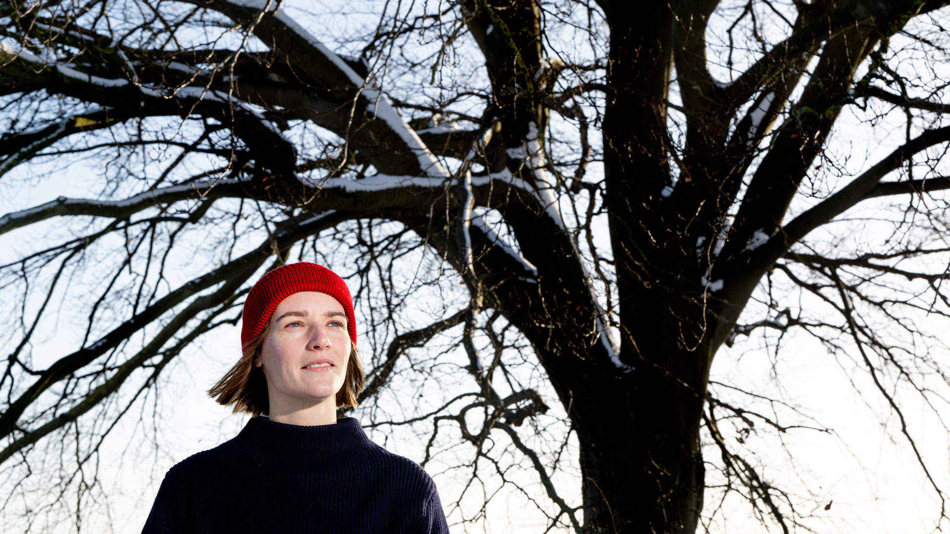 Postdoc Nathalie Suhr Eiris Henriksen modtog i 2023 bevillingen Villum International Postdoc, der er målrettet talentfulde kvindelige forskere inden for teknisk og naturvidenskabelig forskning. Hun skal undersøge de mikroorganismer, der er vigtige aktører i økosystemer, som man finder i havets tangskove. ©Bax Lindhardt Postdoc Nathalie Suhr Eiris Henriksen modtog i 2023 bevillingen Villum International Postdoc, der er målrettet talentfulde kvindelige forskere inden for teknisk og naturvidenskabelig forskning. Hun skal undersøge de mikroorganismer, der er vigtige aktører i økosystemer, som man finder i havets tangskove.