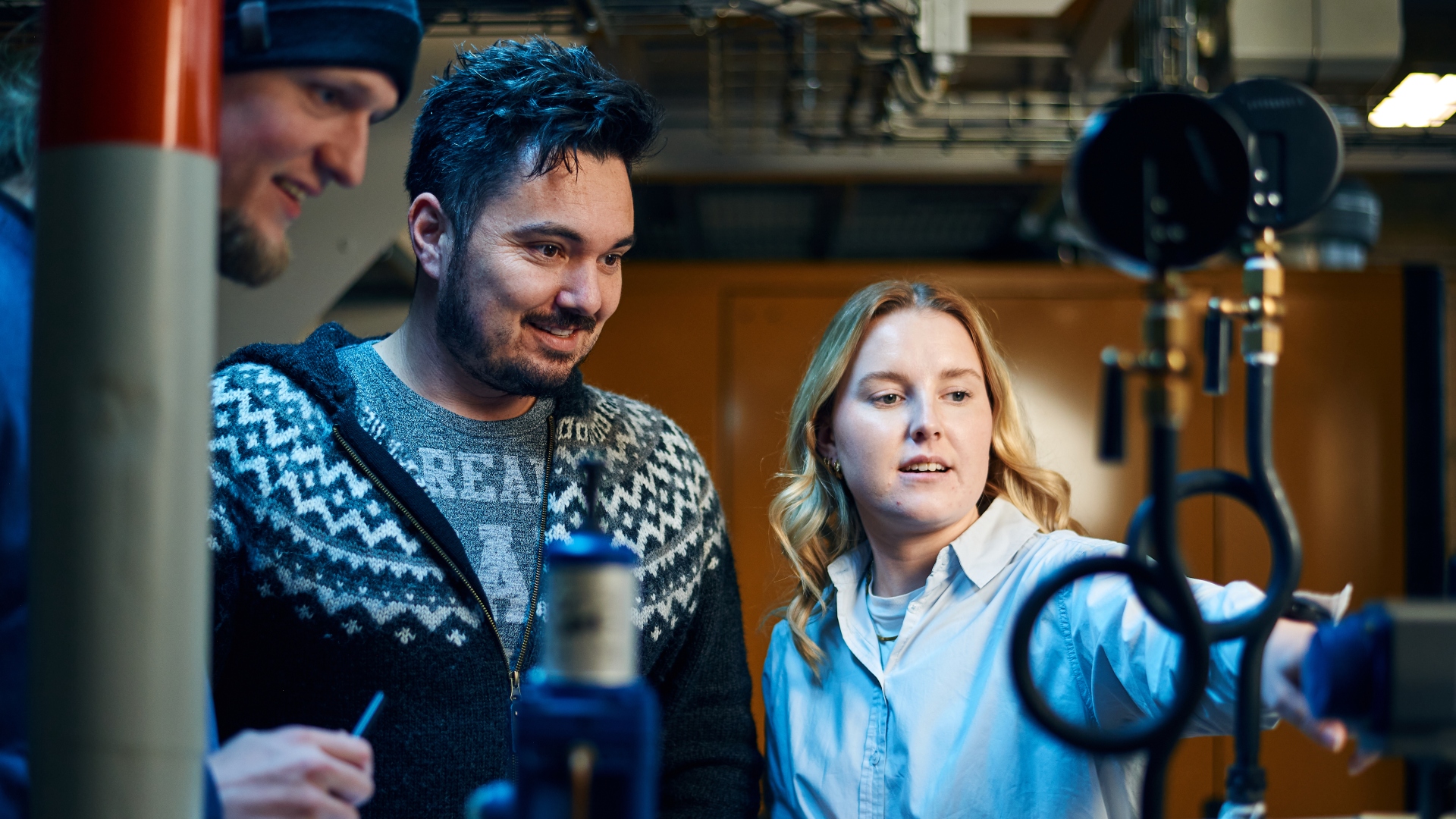 Tre MARTEC-studerende i Miljø og Energi Lab