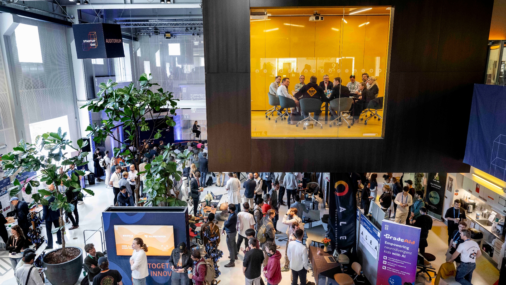 DTU har de sidste 13 år arbejdet med at opbygge et økosystem for innovation, der i dag er internationalt anerkendt. I 2013 blev innovationshubben DTU Skylab etableret, og i 2024 udsprang 120 startup-virksomheder fra DTU. Foto: Bax Lindhardt