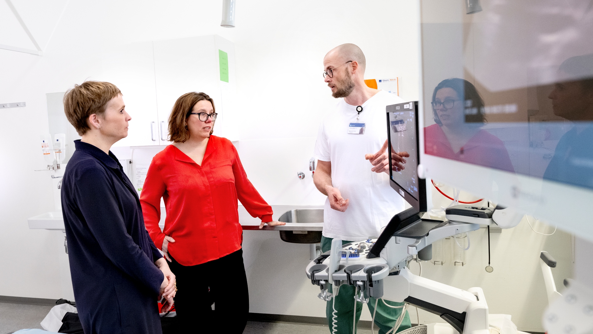 AI-modeller til analyse af ultralydsbilleder fra spinout-virksomheden Prenaital kan afsløre op til 35 procent flere risikograviditeter. Fra venstre: CEO og stifter af Prenaital Tanja Danner, professor på DTU og medstifter Aasa Feragen og overlæge på Rigshospitalet og medstifter Martin G. Tolsgaard.