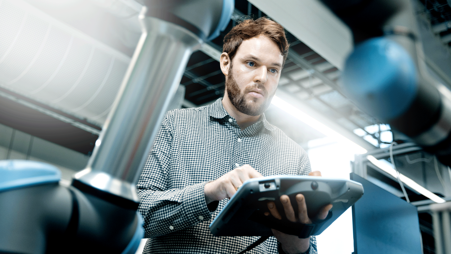 A man is standing in a laboratory at DTU where he is setting some equipment. Photo: Thomas Steen Sørensen