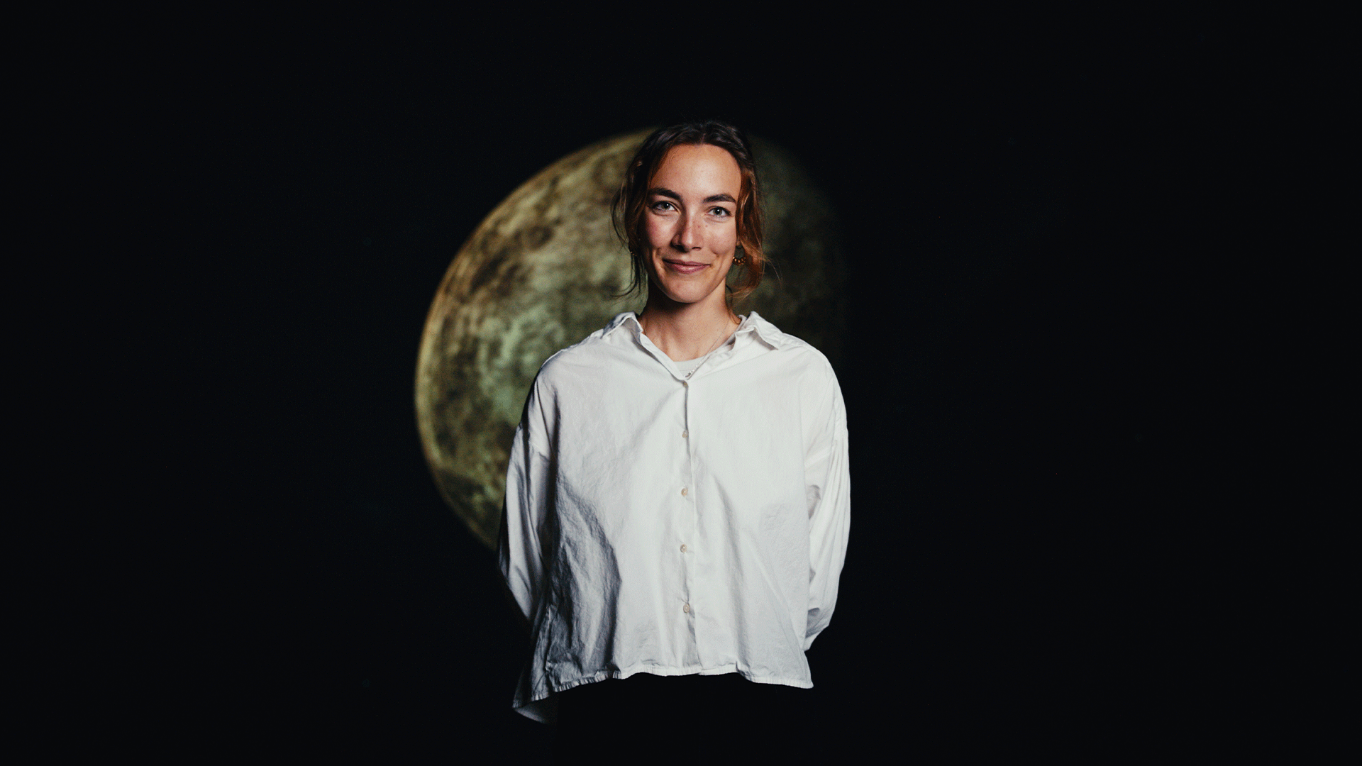 Ph.d.-studerende Prune Camille August i et profilbillede taget på Planetariet. Foto: DTU