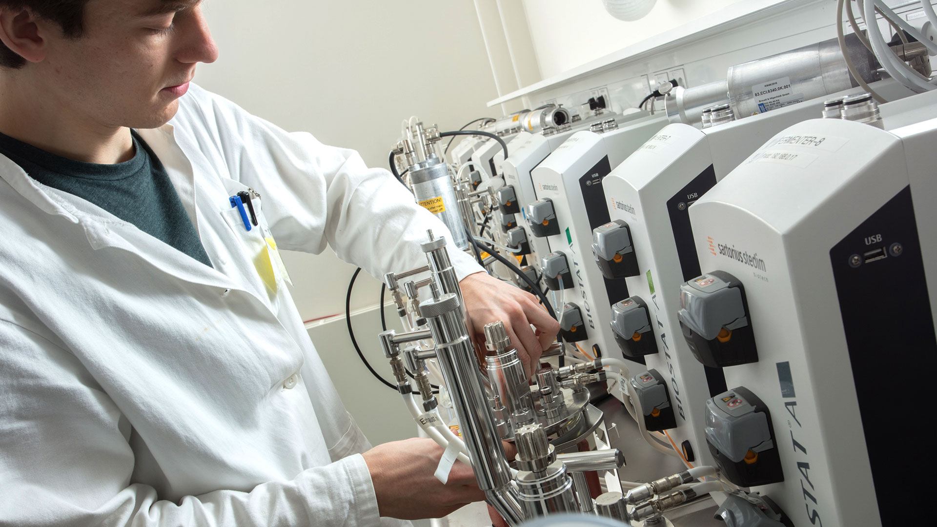Robin-Dorau-Fermentorer-DTU-FødevareinstituttetFotograf-Mikael-Schlosse