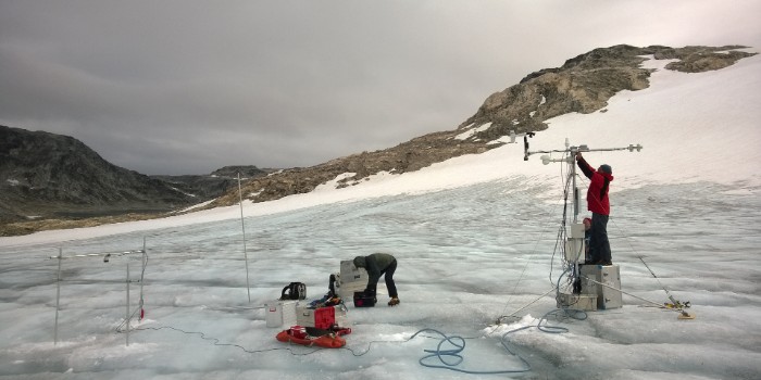 Grønlands mange, mindre gletsjere - de såkaldte perifere gletsjere - smelter i rekordfart. (Foto: W. Colgan/GEUS)